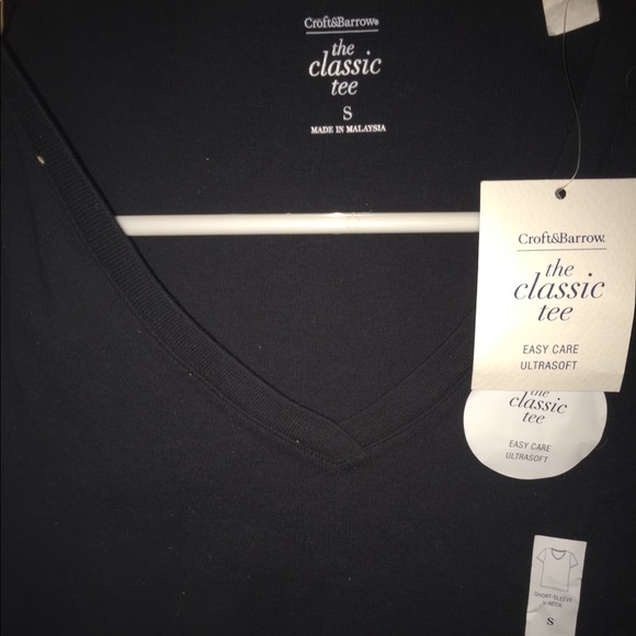 v-neck tee - Picture 2 of 3